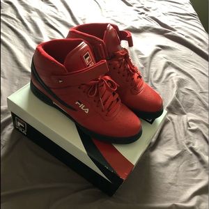 red high top filas